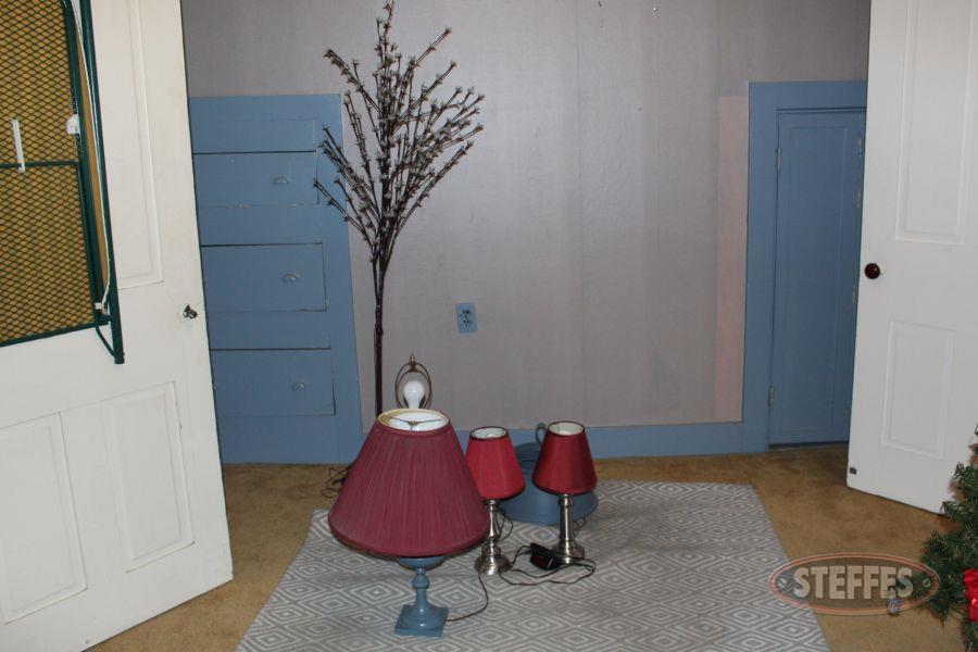 Assorted Lamps and 5'x9' Area Rug